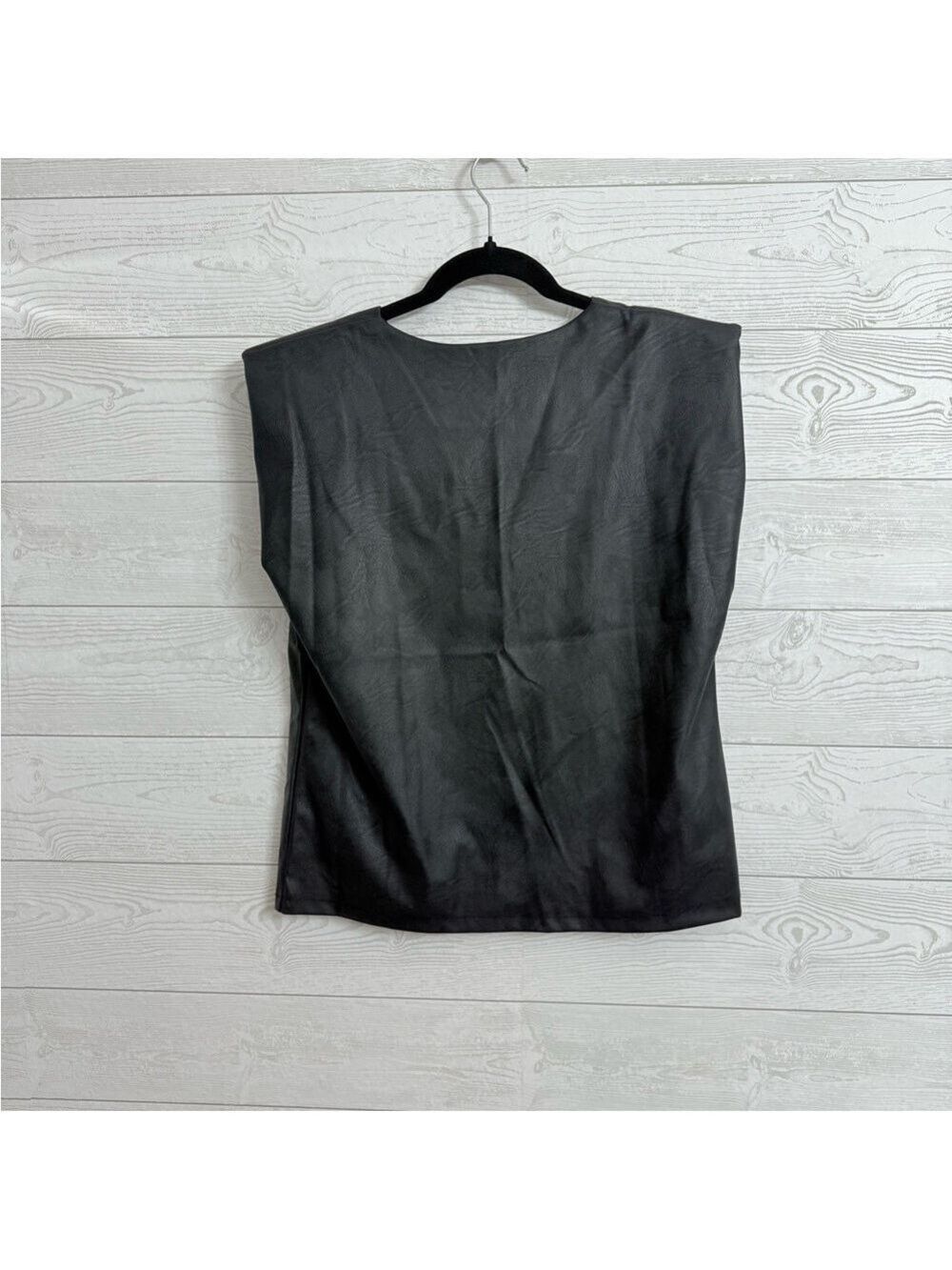Venti 6 Women’s Black Sleeveless Faux Leather Boxy Top. Size M - Picture 3 of 6